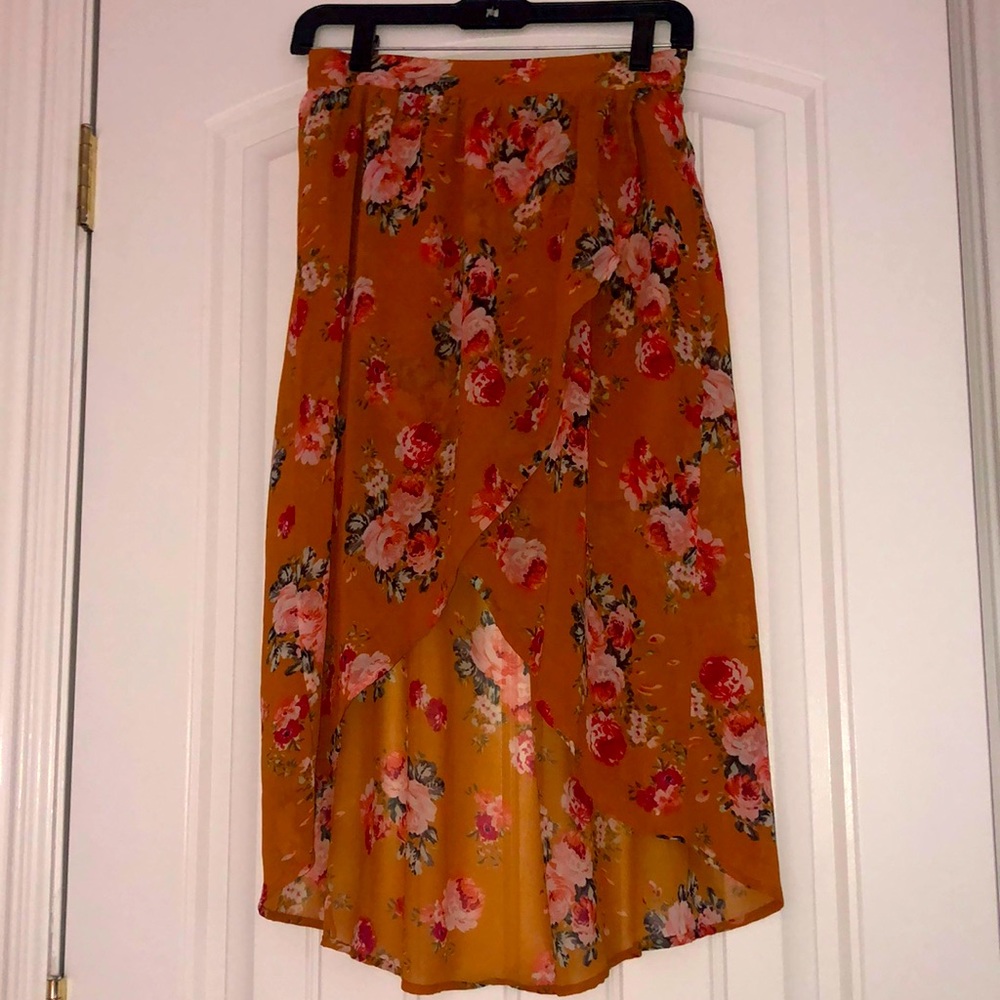 High-Low flowery skirt. Size S